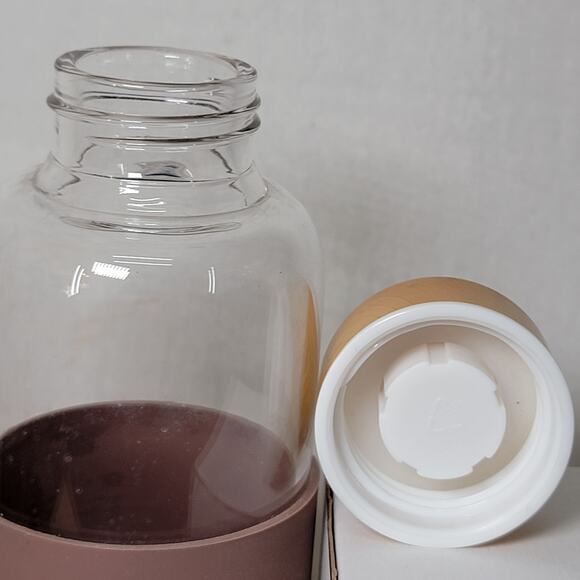 The Legend Of Zelda Glass Bottle w/ Rubber Grip & Screw On Lid by Culturefly - Picture 6 of 7